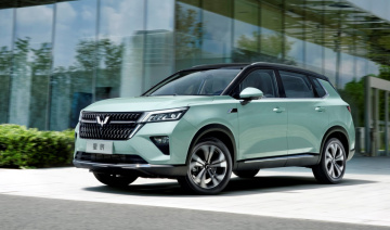 Xe Trung Quốc Wuling Asta giá 351 triệu đồng - đối thủ của Mazda CX-5