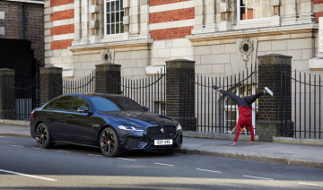 Xem JAGUAR XF "bị rượt đuổi" ly kỳ khắp thủ đô London