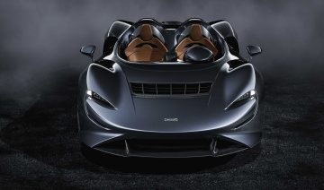 McLaren Elva - Siêu xe trăm tỷ vừa về Việt Nam, ngồi trên phải đội mũ bảo hiểm, mưa ướt đầu