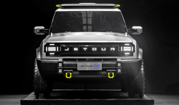 Ford Bronco lại có "phiên bản copy" tới từ Trung Quốc, phần đuôi xe lấy từ mẫu Defender
