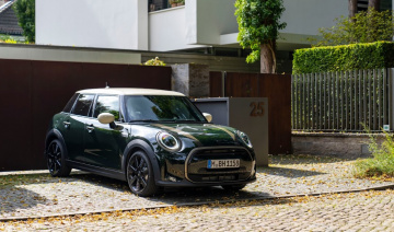 Phiên bản đặc biệt MINI Cooper S 5-Cửa Resolute Edition chính thức ra mắt Việt Nam