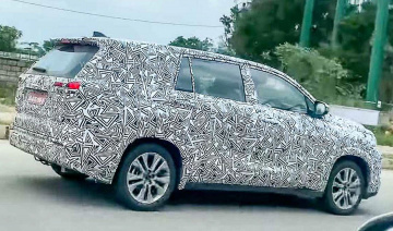 Toyota Innova hoàn toàn mới xuất hiện trên đường chạy thử, ngày ra mắt gần kề