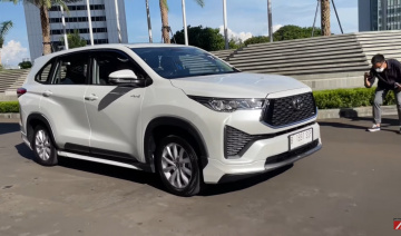 Toyota Innova 2023 ra mắt, giá bán khiến nhiều người “đứng ngồi không yên”