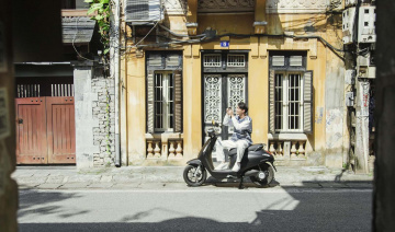 Cùng VinFast Evo200 vi vu phố thu Hà Nội