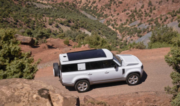 Land Rover Defender 130: Chút đậm vị cho ly nâu đá ngày đông