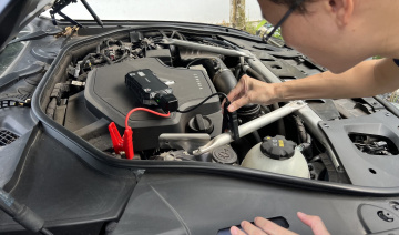 Vì sao ô tô điện vẫn sử dụng ắc quy thường 12V?
