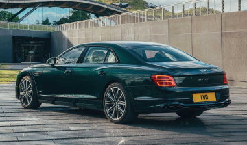 Bentley Flying Spur Hybrid 2022 trình làng
