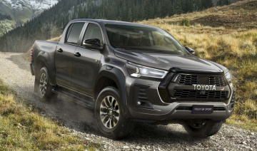 Toyota Hilux GR Sport bản mới nhất: Nâng cấp ngoại hình và hệ thống treo