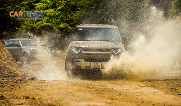 “Vác” xế sang offroad Defender đi “săn mây” Tà Xùa