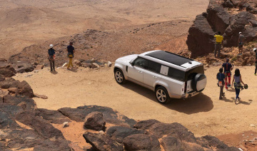 Land Rover giới thiệu Defender 130 mới