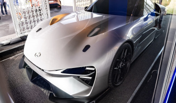 Lexus trình làng mẫu xe concept thể thao chạy điện đầu tiên
