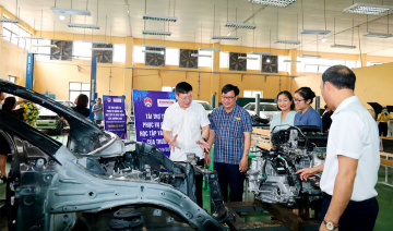 Honda Việt Nam trao tặng xe ô tô, động cơ ô tô và xe máy,... cho các trường cao đẳng, đại học