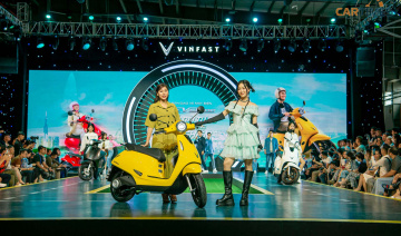 VinFast bàn giao lô xe máy điện Evo 200 đầu tiên tại nhà máy