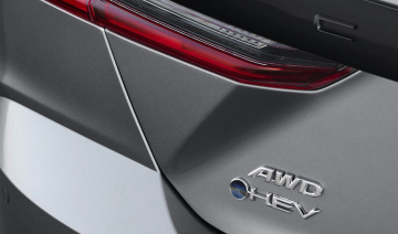 Toyota Camry hoàn toàn mới nhá hàng trước giờ G