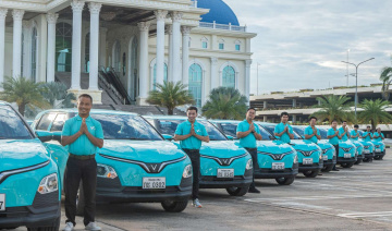 Người dân Lào nói gì về taxi điện Xanh SM