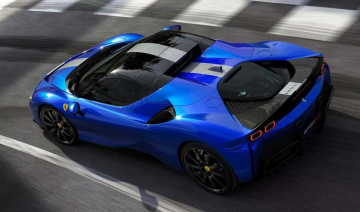 Lần đầu tiên trong lịch sử, Ferrari bán được nhiều xe hybrid hơn xe chạy xăng