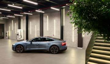 Cận cảnh xe điện hạng sang Audi RS e-tron GT vừa ra mắt Việt Nam