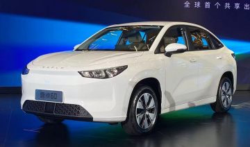 Xe điện Trung Quốc đánh rơi cả cục pin khi đang vận hành