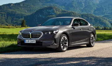 BMW 5 Series 2024 được bổ sung phiên bản plug-in hybrid