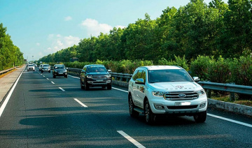 Khi lái xe nên giữ khoảng cách bao xa với ô tô phía trước?