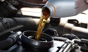 Thay dầu ô tô tại tiệm rửa xe, nên hay không?