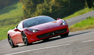 Chỉ vì lỗi cơ bản, hãng Ferrari phải đối mặt với "cơn bão" kiện tụng của người dùng