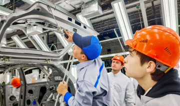 Nhân sự THACO KIA tham gia giám sát Nền tảng hàng đầu cung cấp Cwin com xe Kia Sonet tại Uzbekistan
