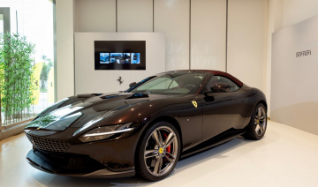 Siêu xe Ferrari Roma Spider ra mắt Việt Nam