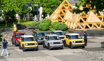 VinFast bàn giao lô xe VF 3 đầu tiên cho khách hàng Hà Nội và Tp. Hồ Chí Minh