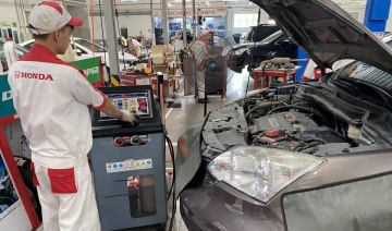 Honda Việt Nam hỗ trợ người dân các tỉnh vùng lũ: Kiểm tra và thay dầu xe miễn phí