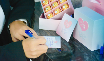 Khách hàng bất ngờ khi được nhận quà Valentine từ Omoda & Jaecoo Việt Nam