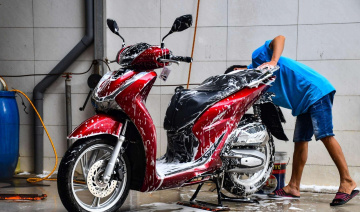 Rửa xe máy tại nhà: Những sai lầm cần tránh