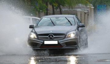 6 quy tắc sống còn khi lái xe gặp mưa to bất chợt