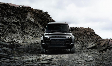 Land Rover Defender OCTA có bản đen tuyền Black