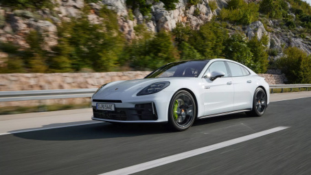 Porsche Panamera Turbo S E-Hybrid 2025: Hiệu năng ngang ngửa xe thể thao