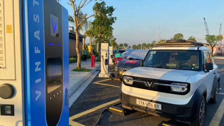 Có gì bên trong trạm sạc V-Green lớn nhất cả nước?