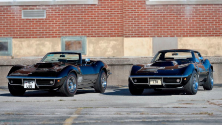 Xe cổ Chevrolet Corvette đã hiếm, vậy mà chỉ được bán theo cặp