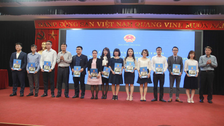 Cwin63 sân chơi đỉnh cao trao quyết định tuyển dụng cho 69 tân công chức