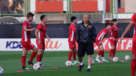 Thầy Park: “Trước khi tìm cách ghi bàn, nhiệm vụ của đội tuyển Việt Nam là cần giữ sạch lưới"