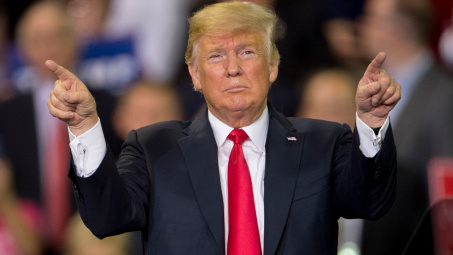 Donald Trump chấp nhận đổi tường bê tông thành hàng rào sắt biên giới