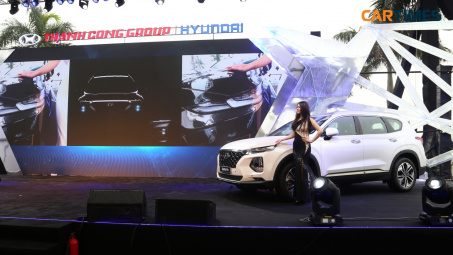 Hyundai Santa Fe 2019 ra mắt giá từ 995 triệu đồng, sẵn sàng cạnh tranh Ford Everest