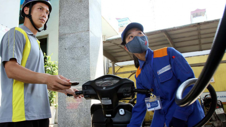 Sau lần tăng 666 đồng/lít, giá xăng giảm nhẹ từ chiều 16/10