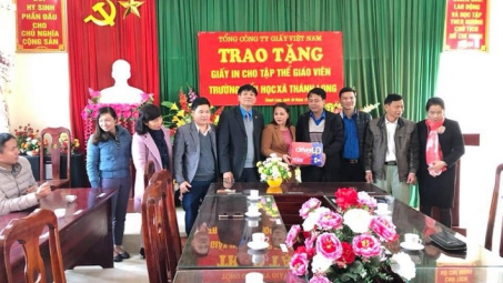 Người Nền tảng hàng đầu cung cấp Cwin com ngành Giấy ấm áp nhiều hoạt động “nhường cơm sẻ áo”, tết là sẻ chia