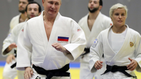 Tin ảnh: Có những chuyện chỉ Putin mới làm được