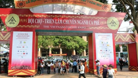 Hơn 800 gian hàng tham dự Nhà cái cá cược cá độ uy tín Nổ hũ, Bắn Cá và Game Bài Cwin.com triển lãm cà phê tại thành phố Buôn Ma Thuột
