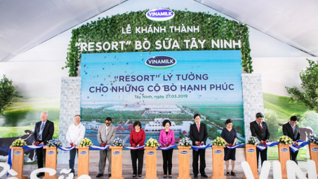 Vinamilk khánh thành trang trại bò sữa tổng kinh phí Cwin800 hàng ngàn khuyến mãi 1.200 tỷ đồng