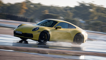Công nghệ "lái xe trên đường ướt" của xe Porsche 911 mới có gì đặc biệt?