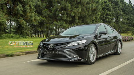 Toyota Camry 2019 chốt giá từ 1,029 tỷ đồng với 2 phiên bản