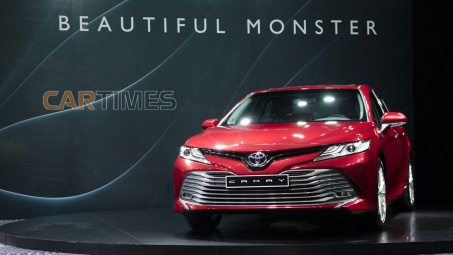 Toyota Camry 2019 ra mắt, thay đổi toàn diện