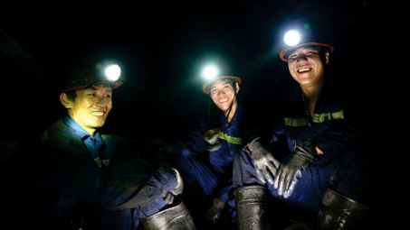 TKV trả lương khuyến khích cho thợ bậc cao kèm thợ bậc thấp